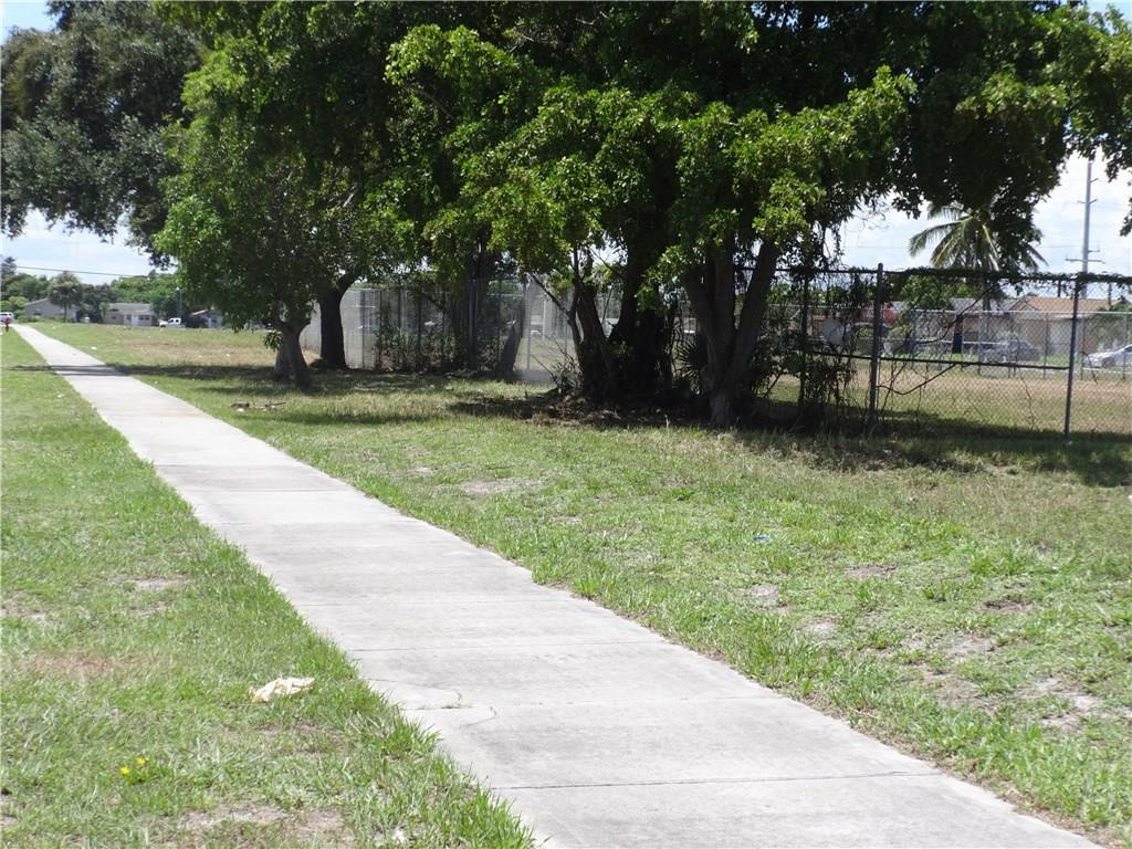 800 Nw Dixie Highway Property Photo 3