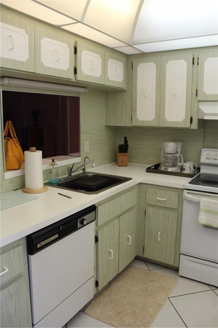 3571 Inverrary Drive 308 Property Photo 6