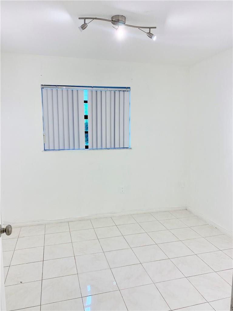 2790 W 60 Street 32 Property Photo 6