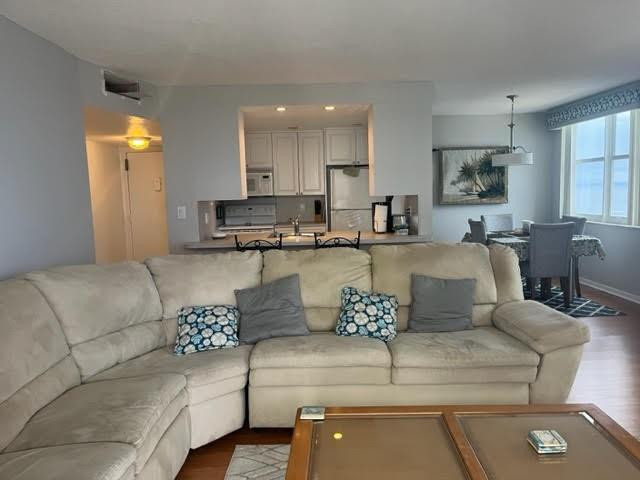 101 Briny Avenue 2402 Property Photo 4