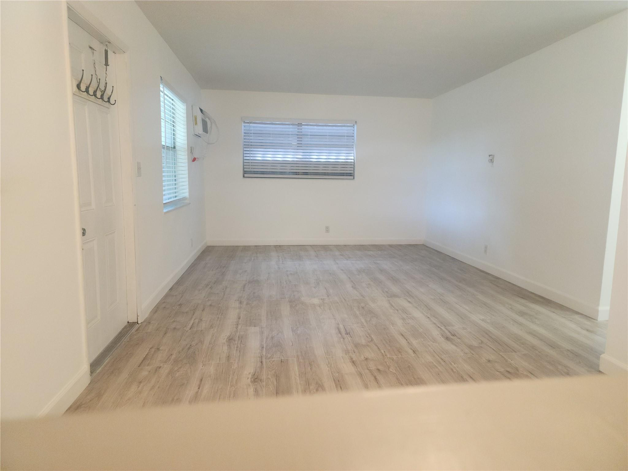 900 SW 11th Street 3 Property Photo 1
