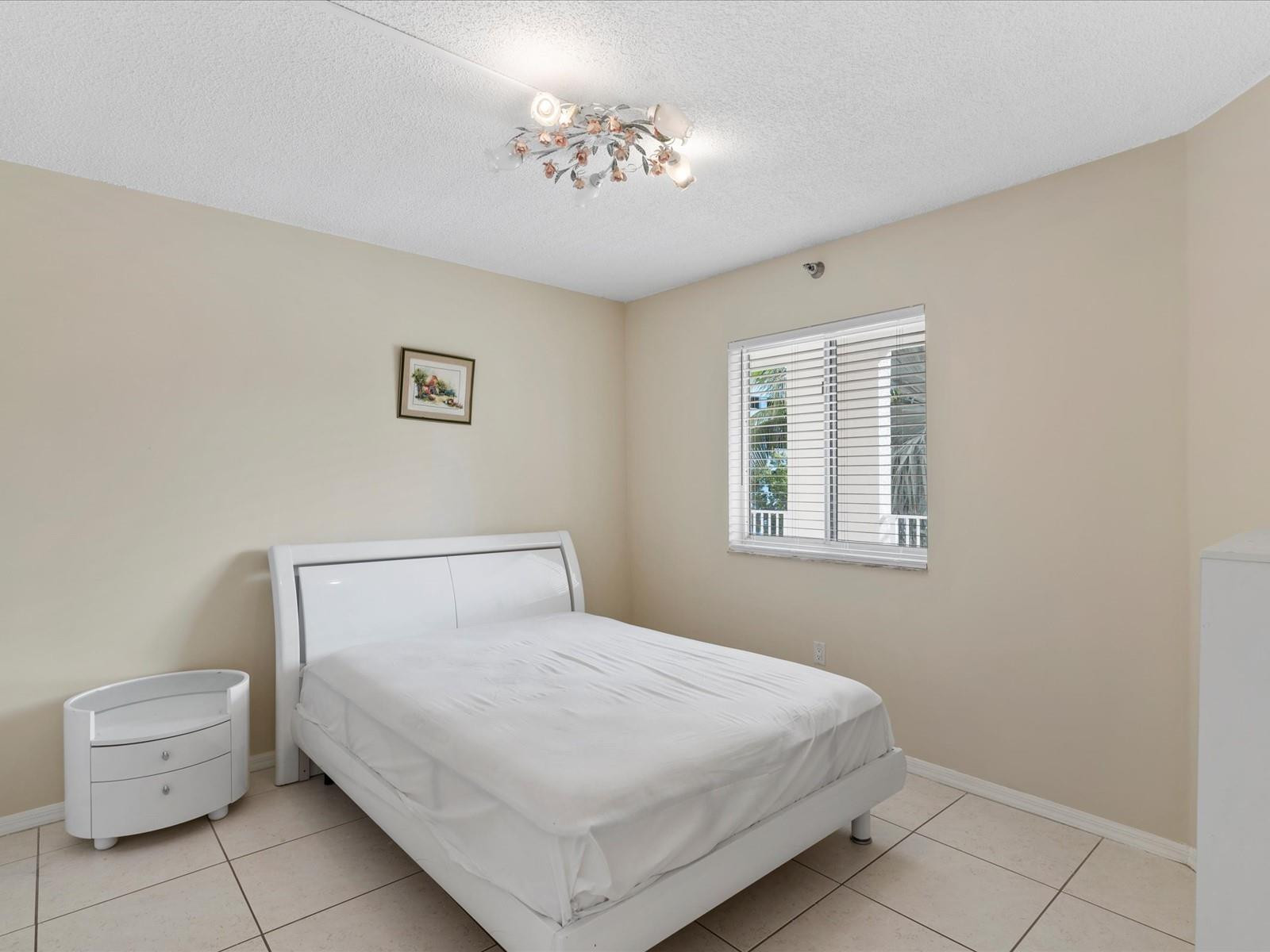18260 N Bay Road 304 Property Photo 25