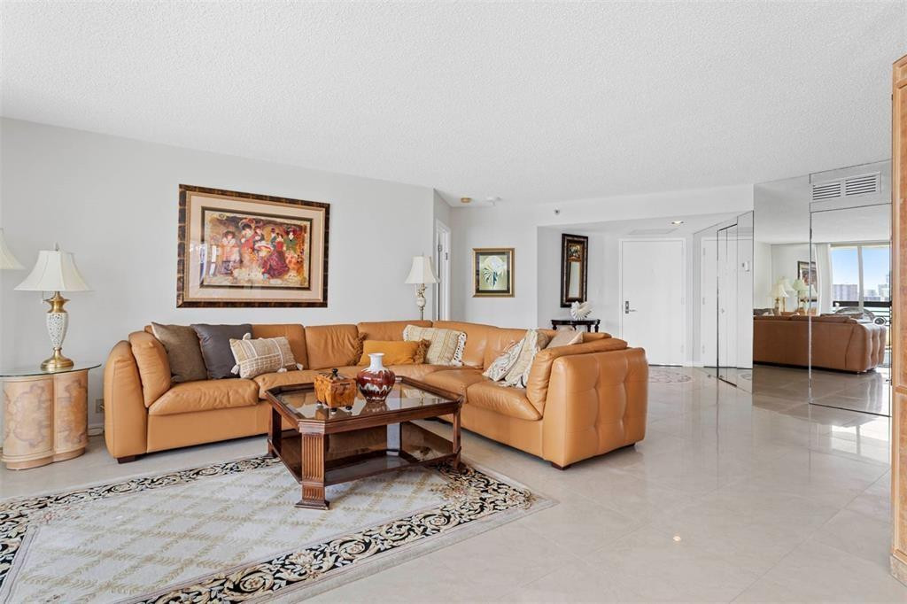 3530 Mystic Pointe Drive 910 Property Photo 6