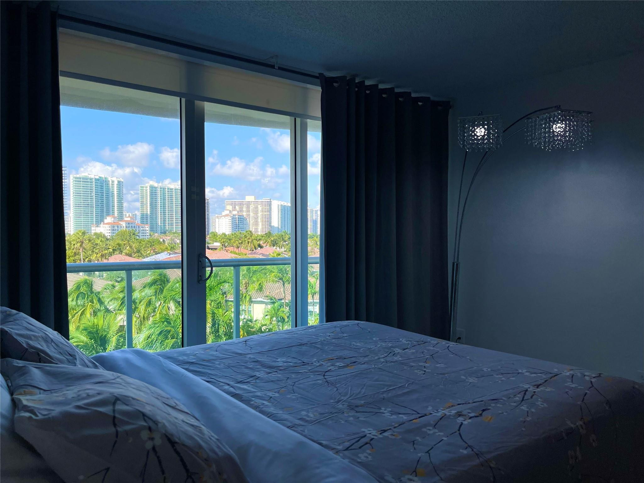 19370 Collins Avenue Property Photo 4