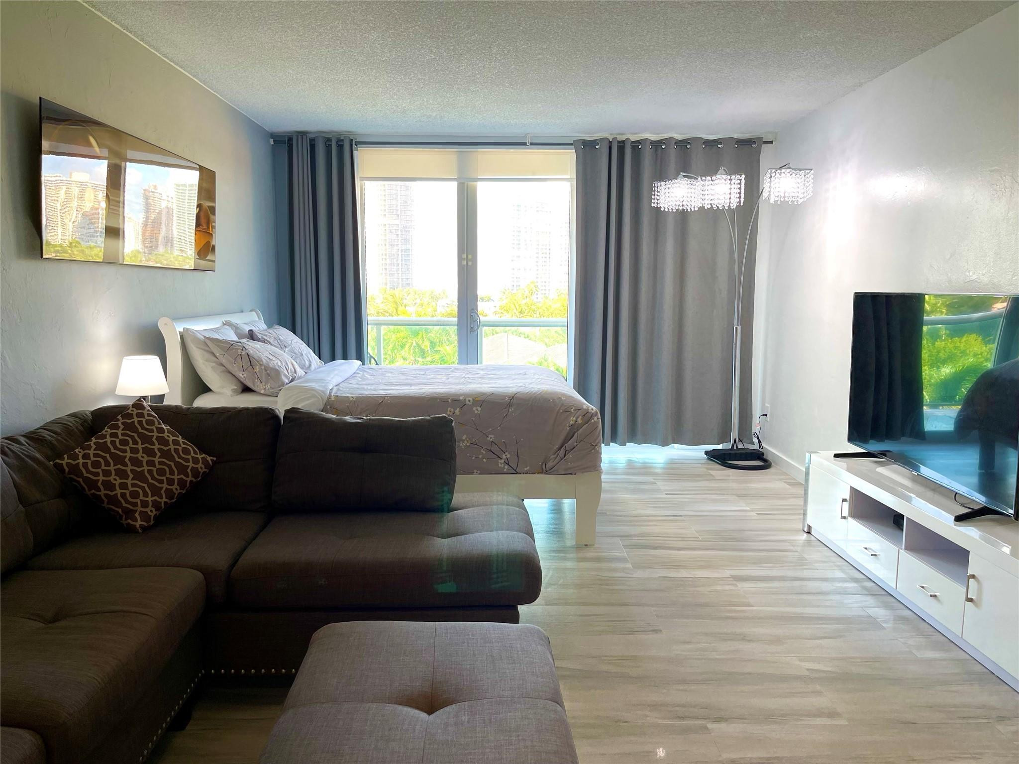 19370 Collins Avenue Property Photo 15