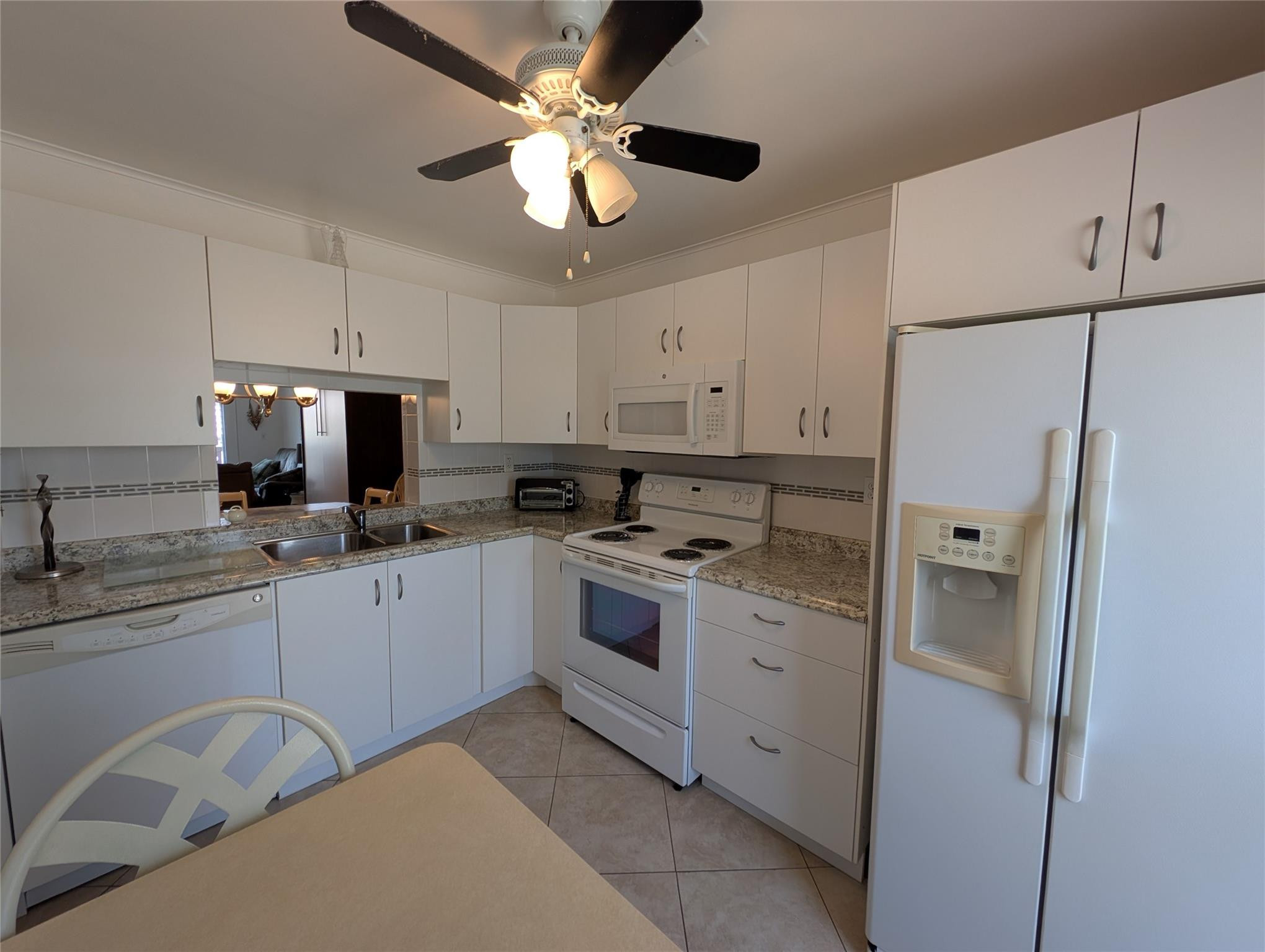 1893 S Ocean Drive 405 Property Photo 2