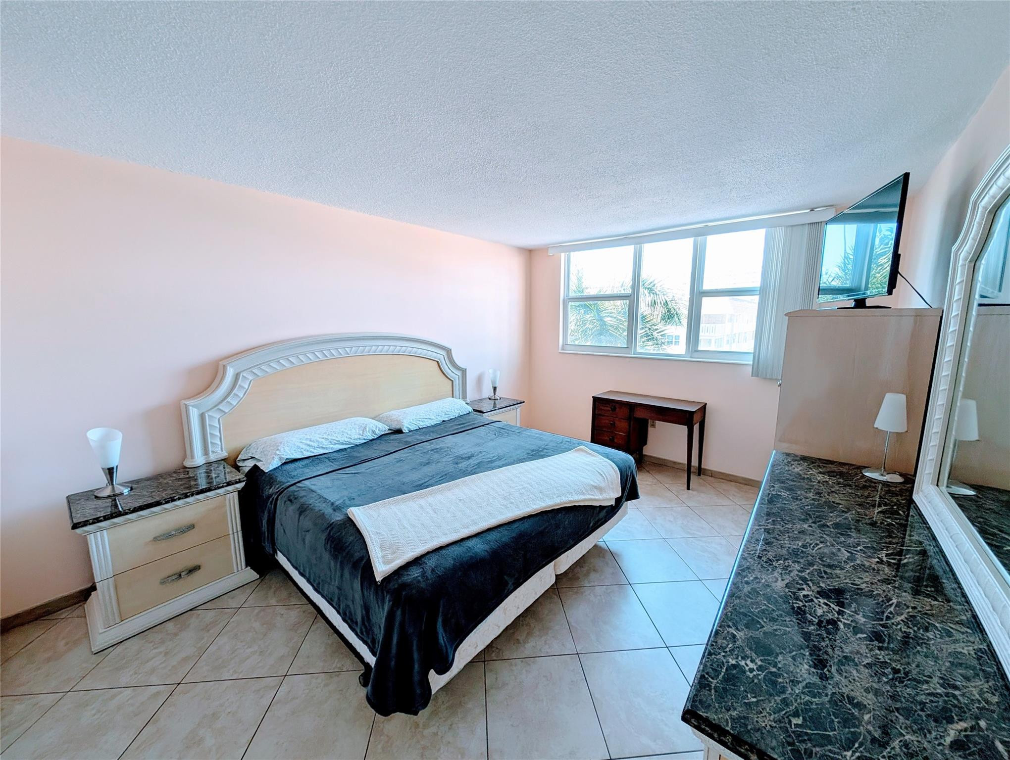 1893 S Ocean Drive 405 Property Photo 6
