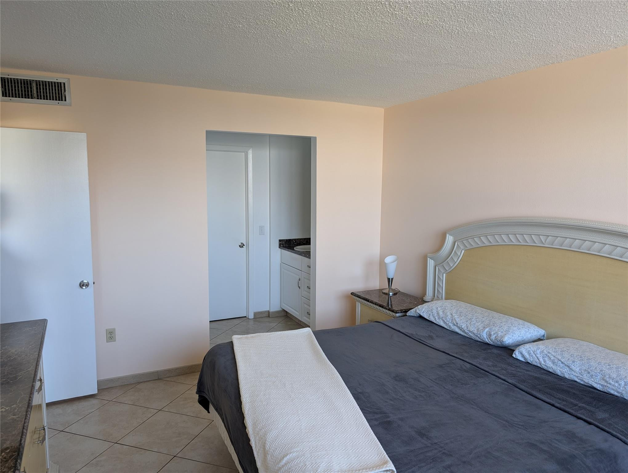 1893 S Ocean Drive 405 Property Photo 8