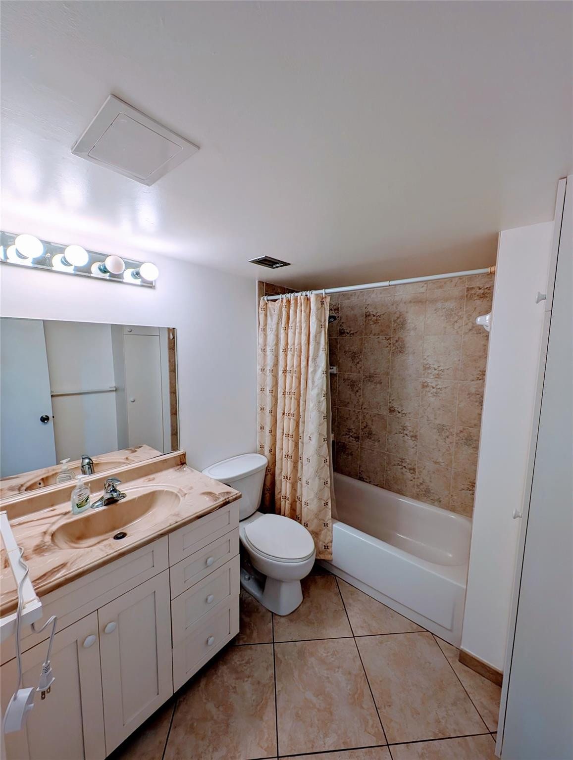 1893 S Ocean Drive 405 Property Photo 11