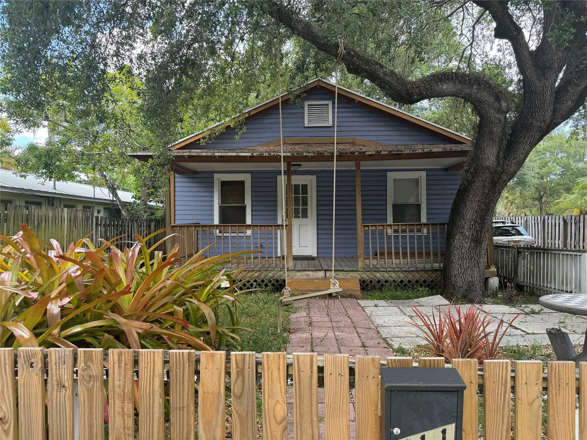 711 W Las Olas Property Photo 1