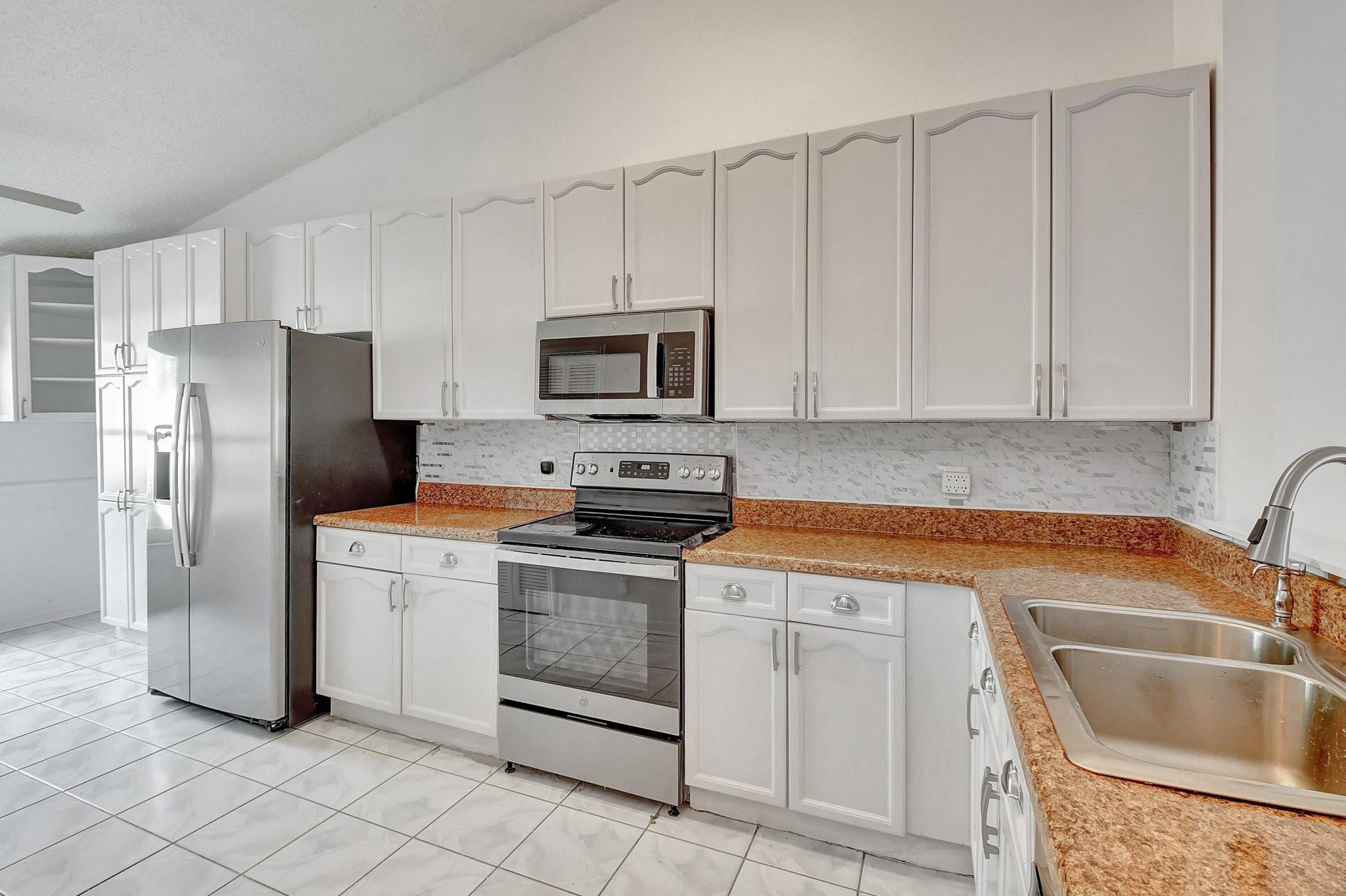 5105 Arbor Glen Circle Property Photo 3