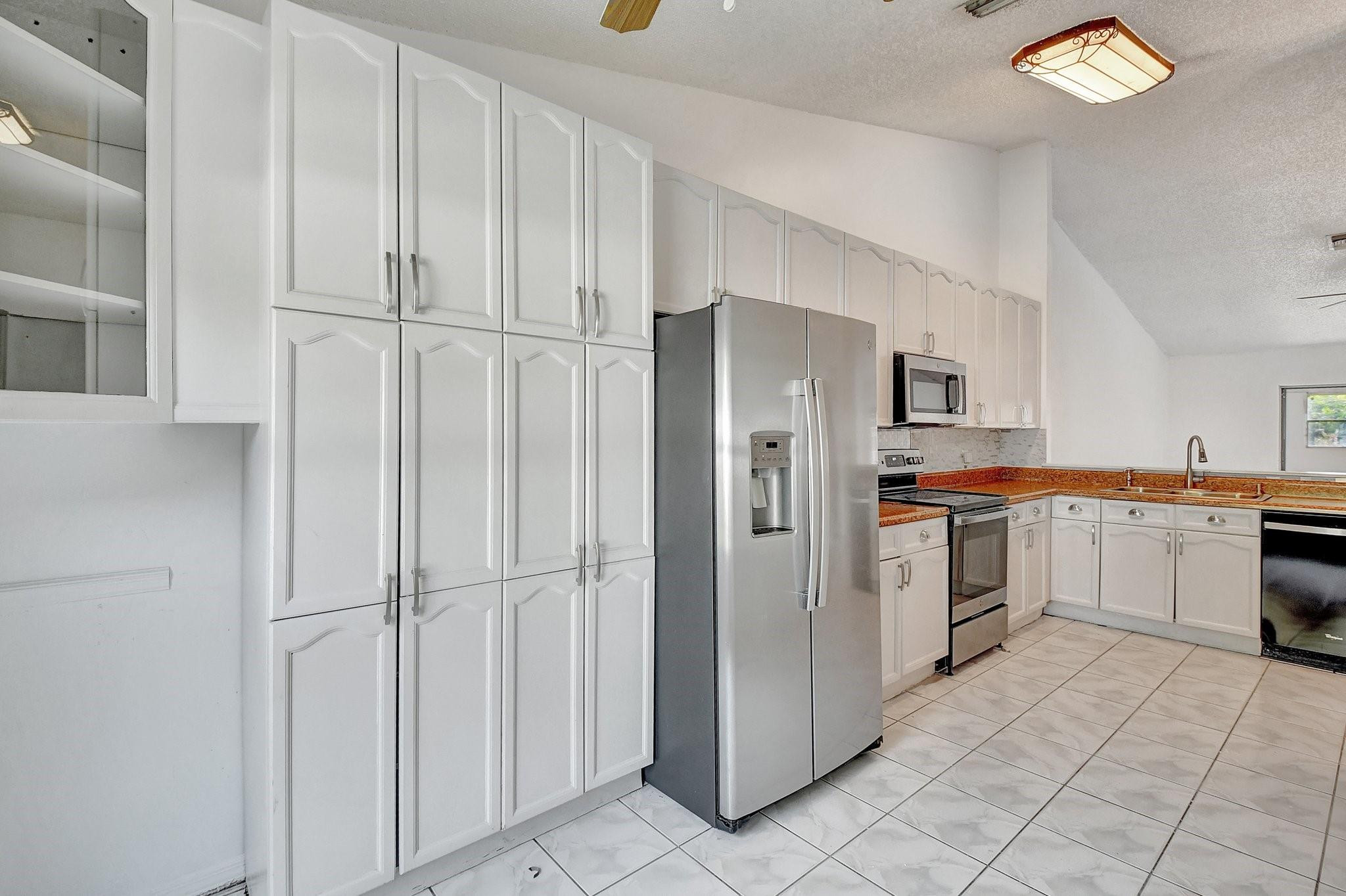 5105 Arbor Glen Circle Property Photo 4
