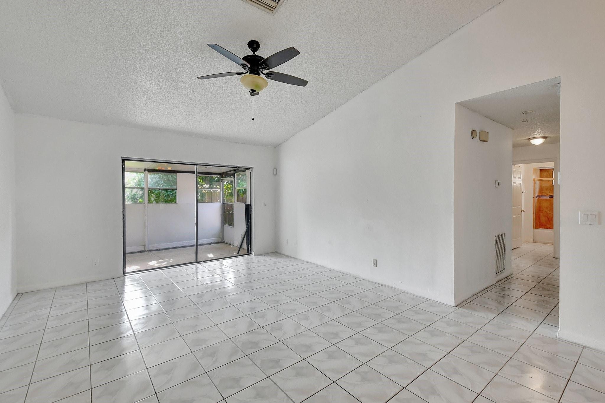 5105 Arbor Glen Circle Property Photo 10