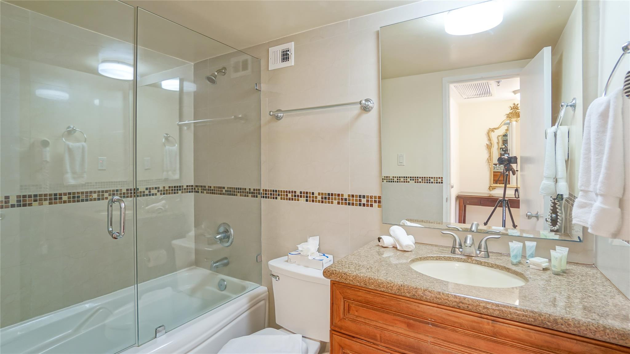 5225 Collins Avenue 1417 Property Photo 6