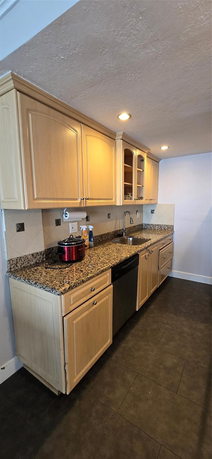 200 S Birch Road 121 Property Photo 4