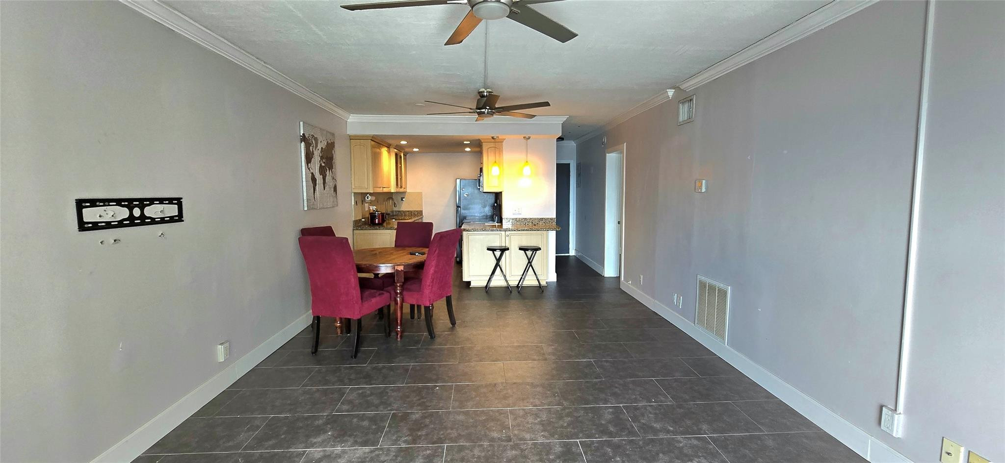 200 S Birch Road 121 Property Photo 12