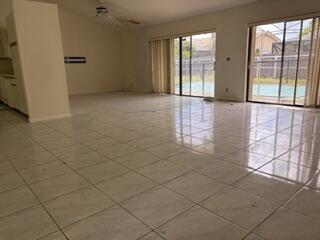 9332 Laurel Green Drive Property Photo 4