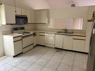 9332 Laurel Green Drive Property Photo 6