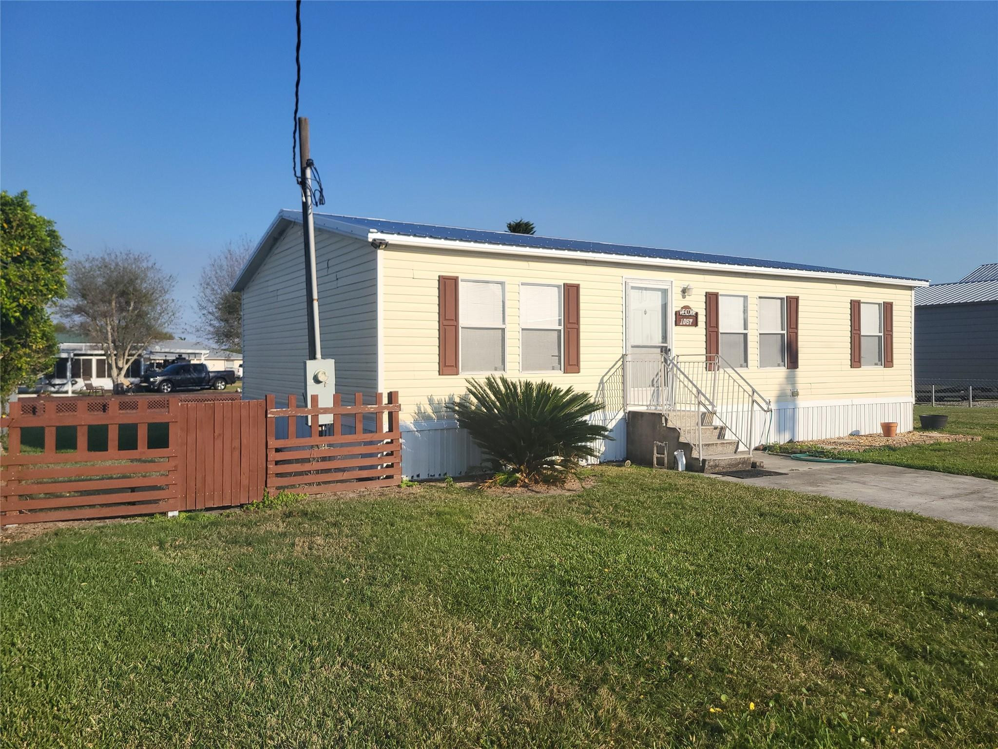 1057 Blue Heron Property Photo 1