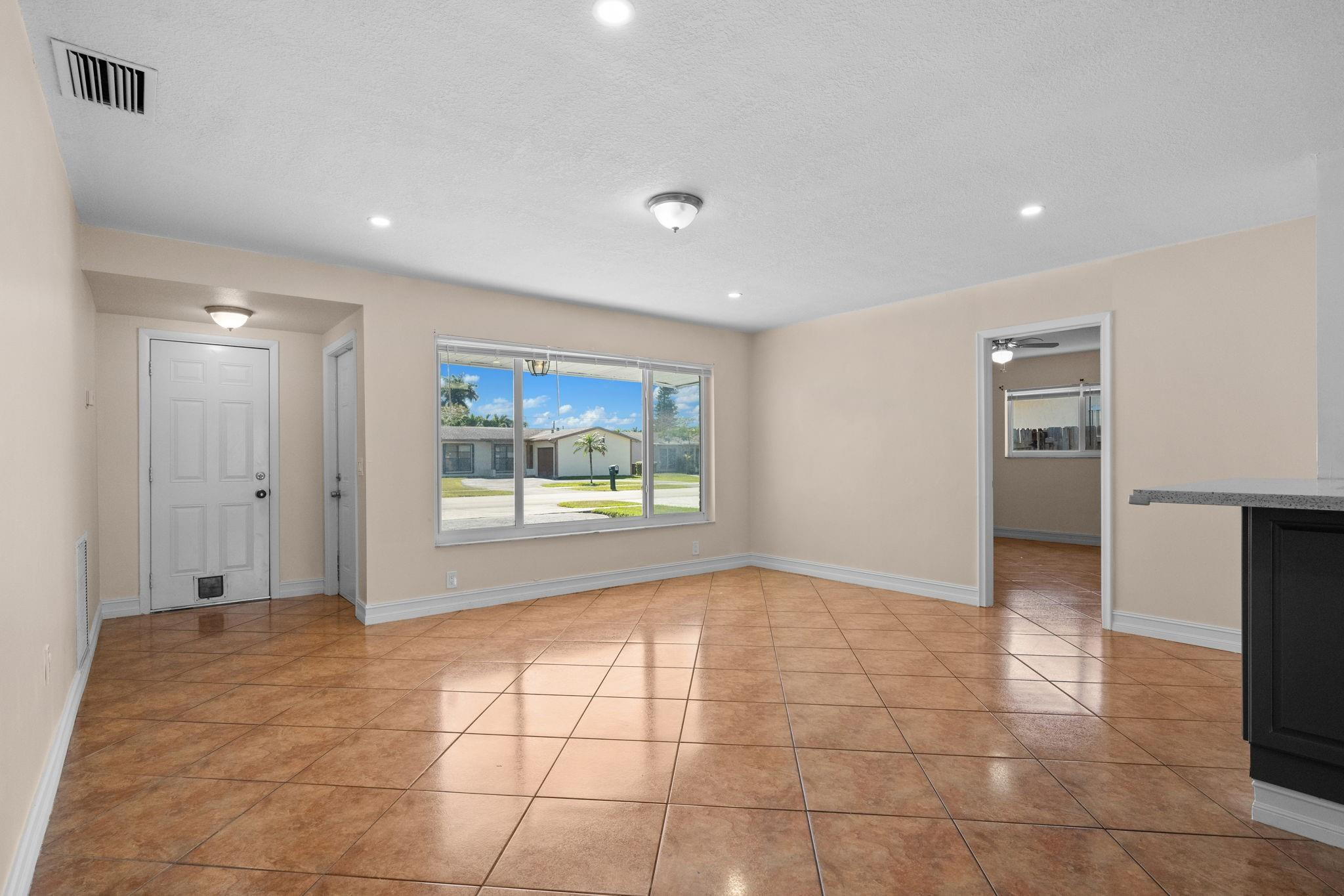 11371 Nw 40th Place Property Photo 4