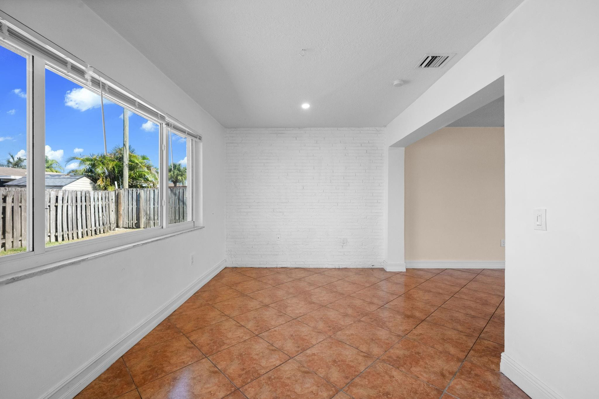 11371 Nw 40th Place Property Photo 8