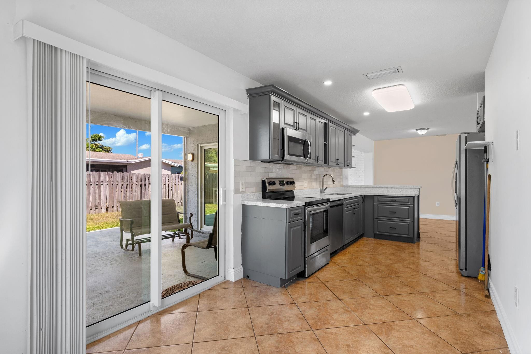 11371 Nw 40th Place Property Photo 14