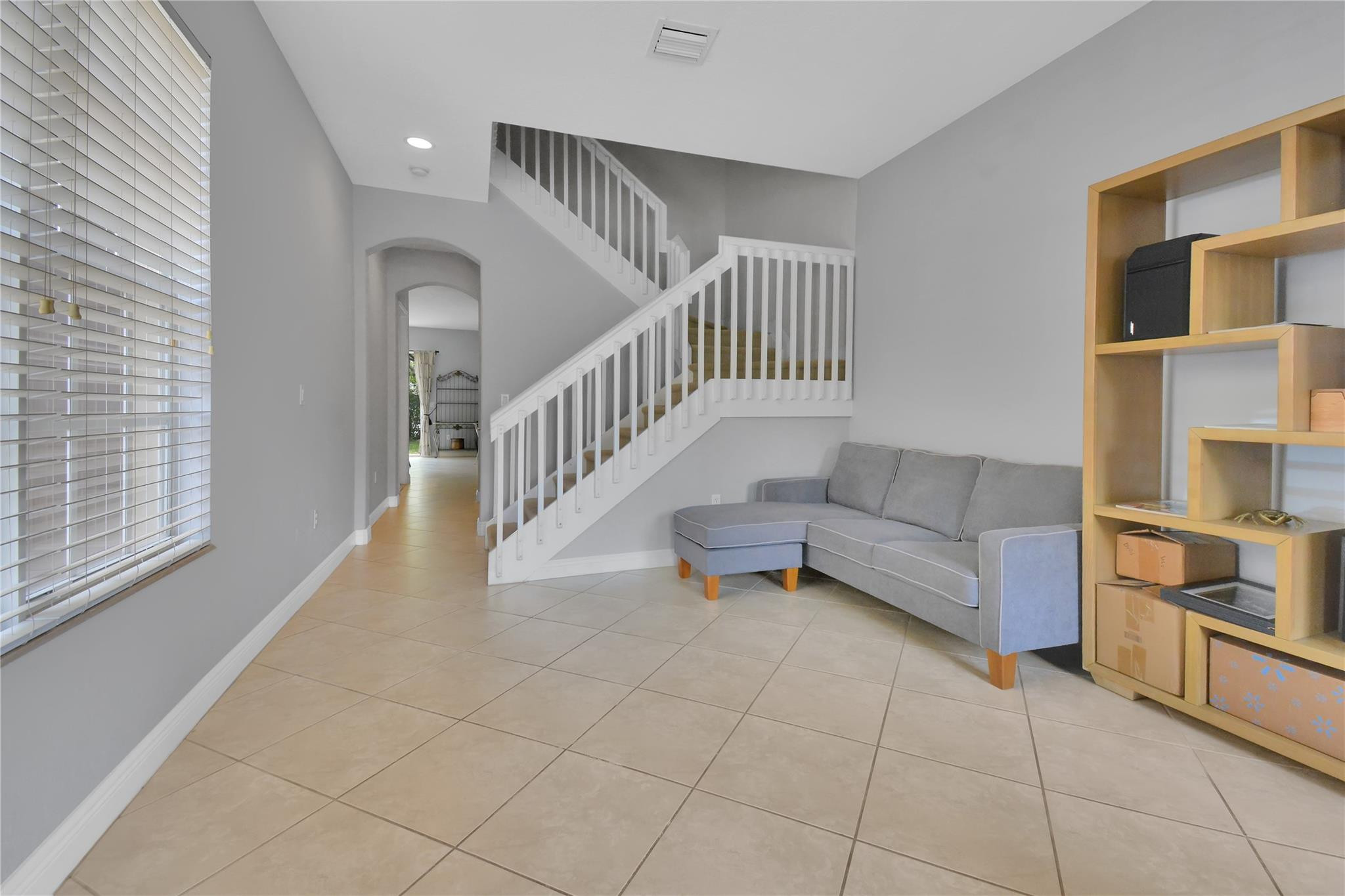 6927 Julia Gardens Drive Property Photo 3