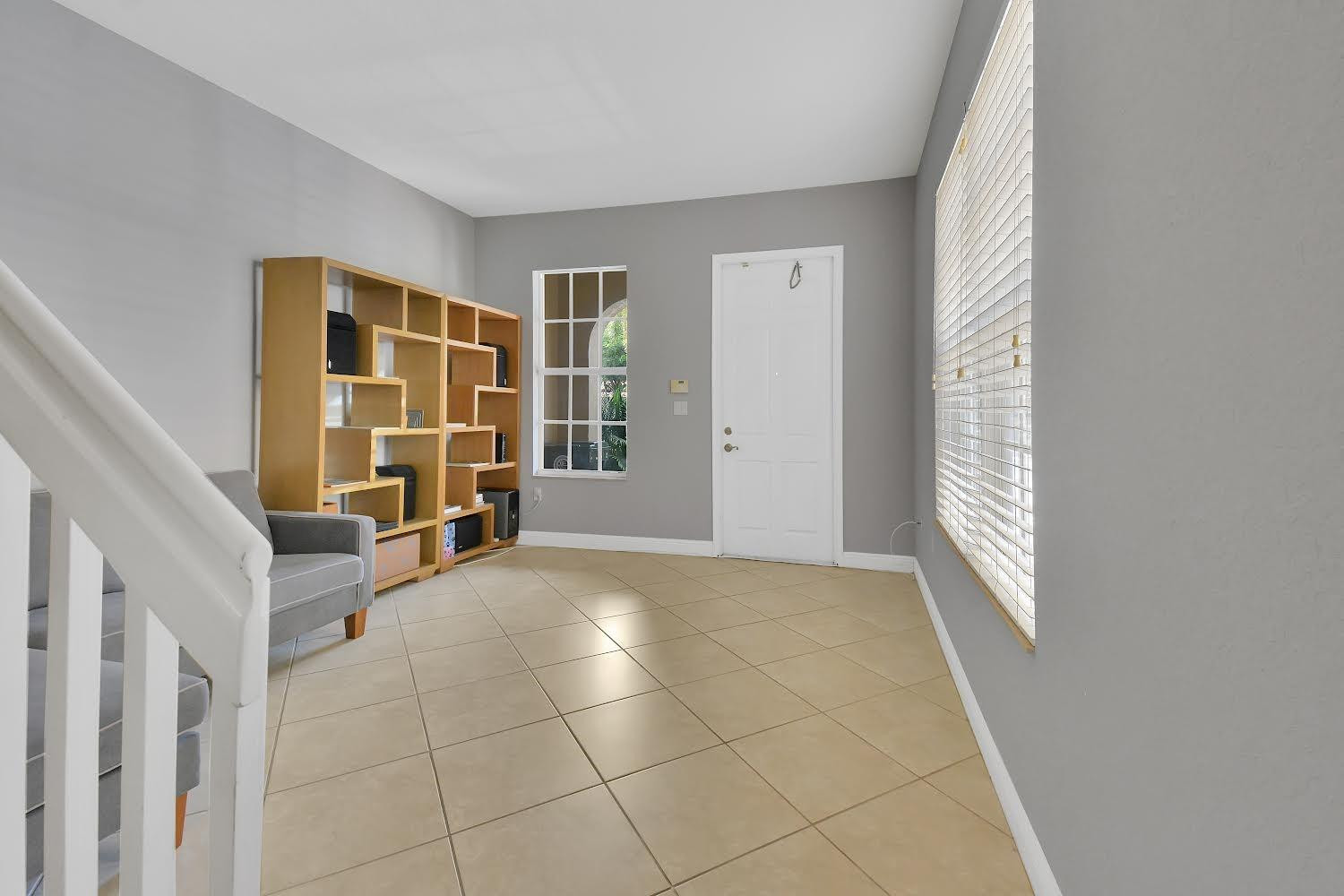 6927 Julia Gardens Drive Property Photo 5
