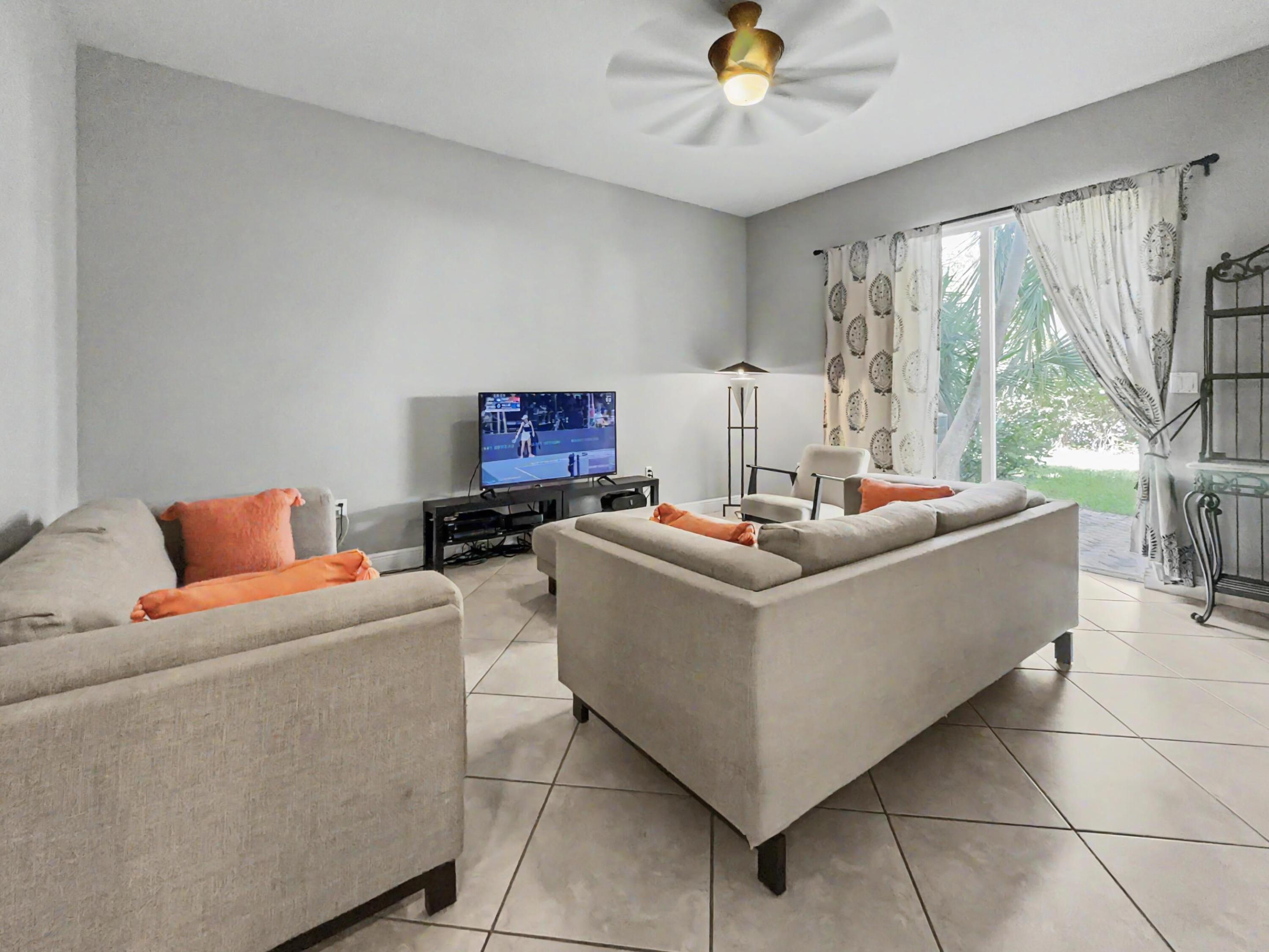 6927 Julia Gardens Drive Property Photo 7