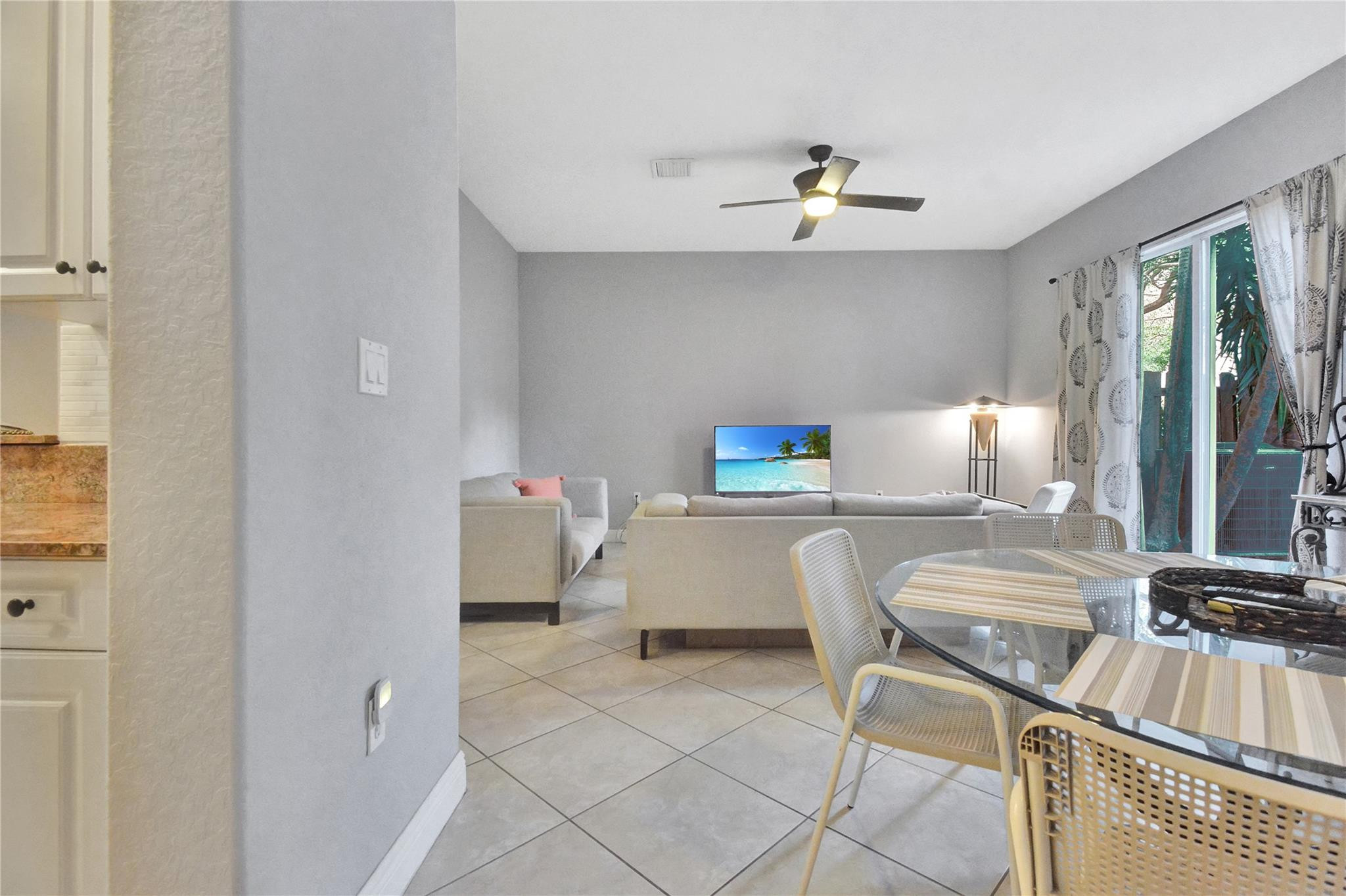 6927 Julia Gardens Drive Property Photo 10