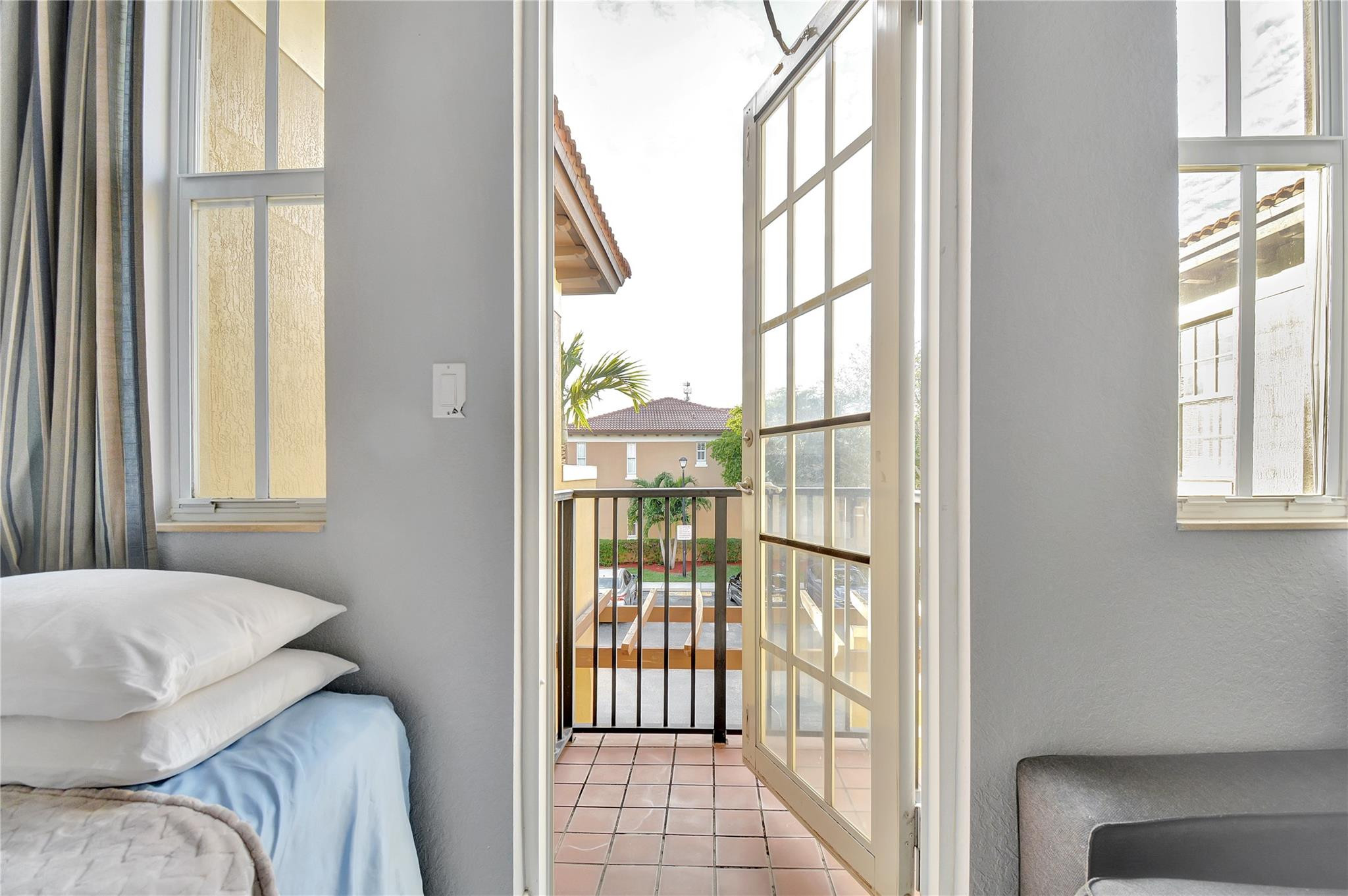 6927 Julia Gardens Drive Property Photo 18