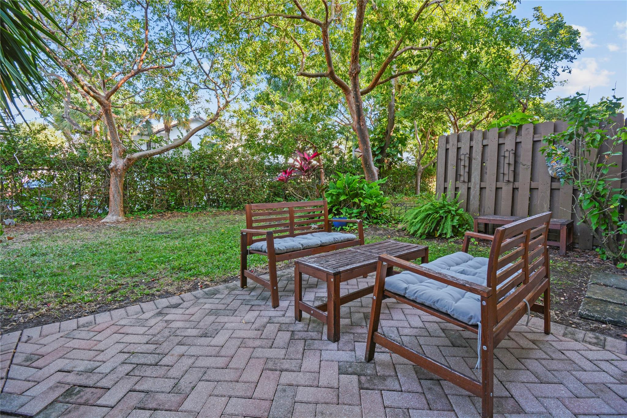 6927 Julia Gardens Drive Property Photo 26