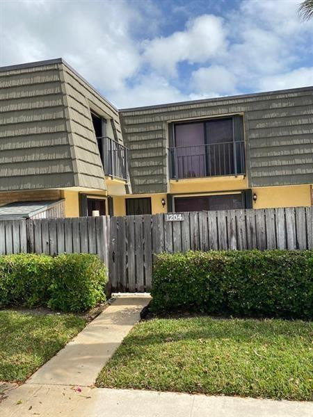 1204 12th Way Property Photo 2