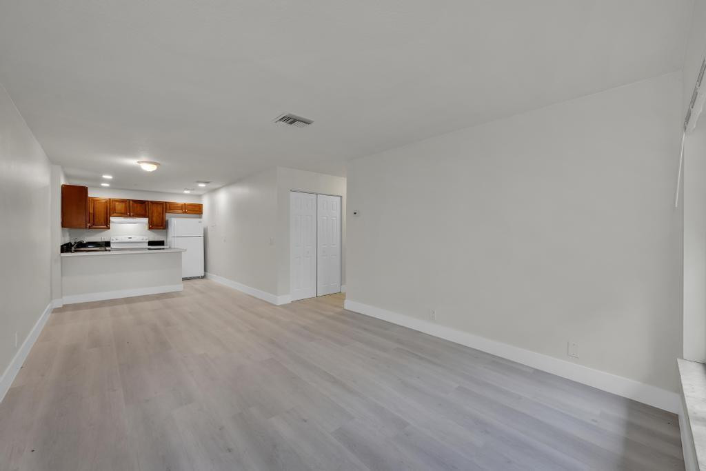 10835 Nw 45th Street Property Photo 6
