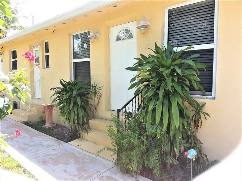 1123 N 17th Avenue Property Photo 3