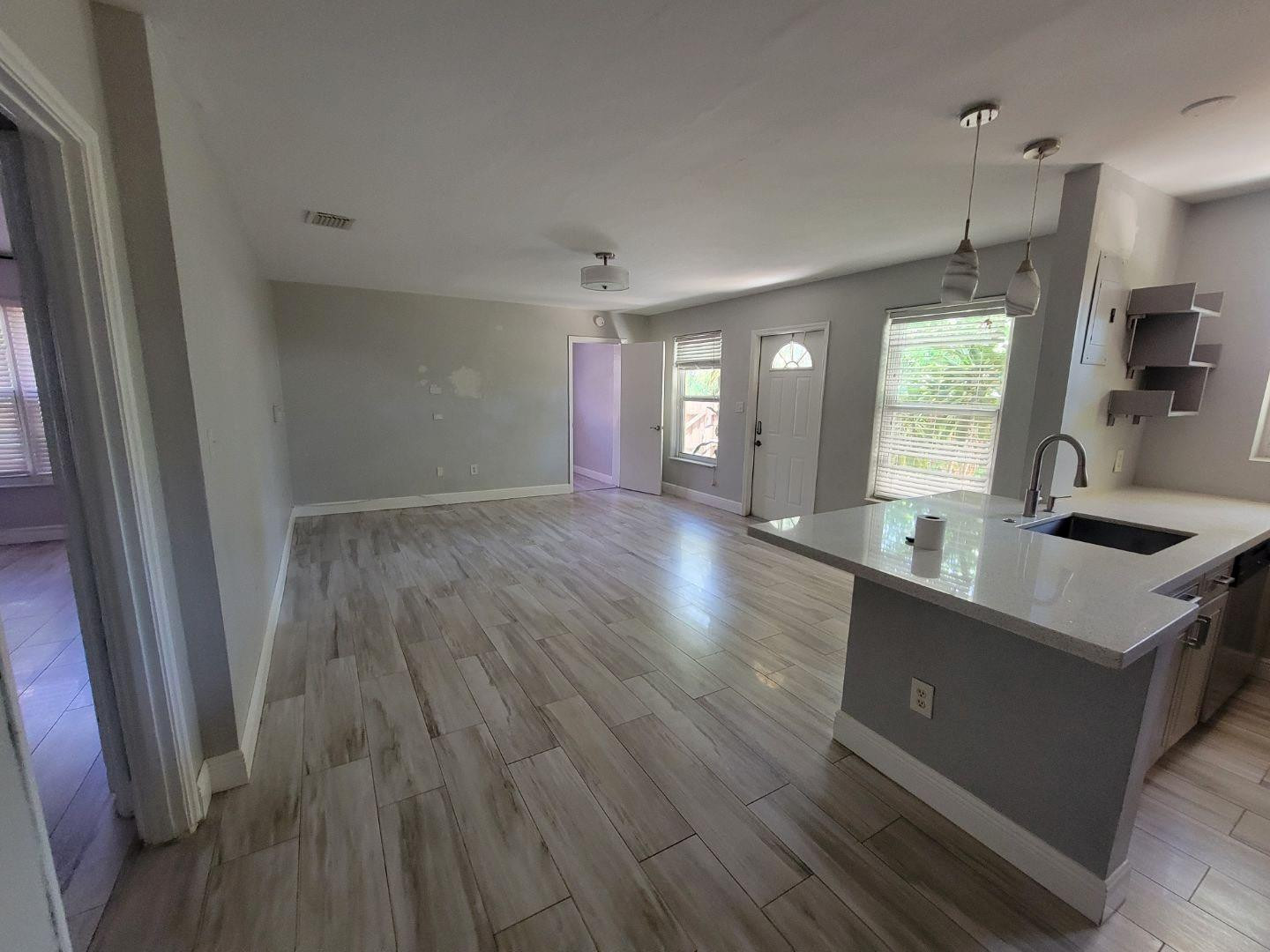1123 N 17th Avenue Property Photo 8