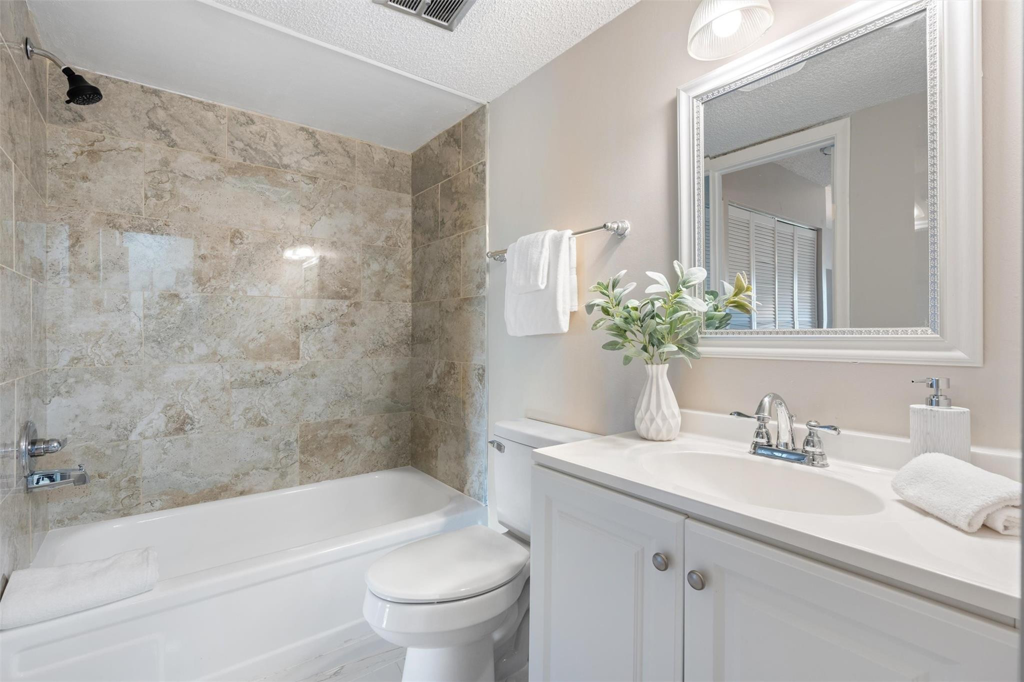 4013 N Ocean Drive 107 Property Photo 5