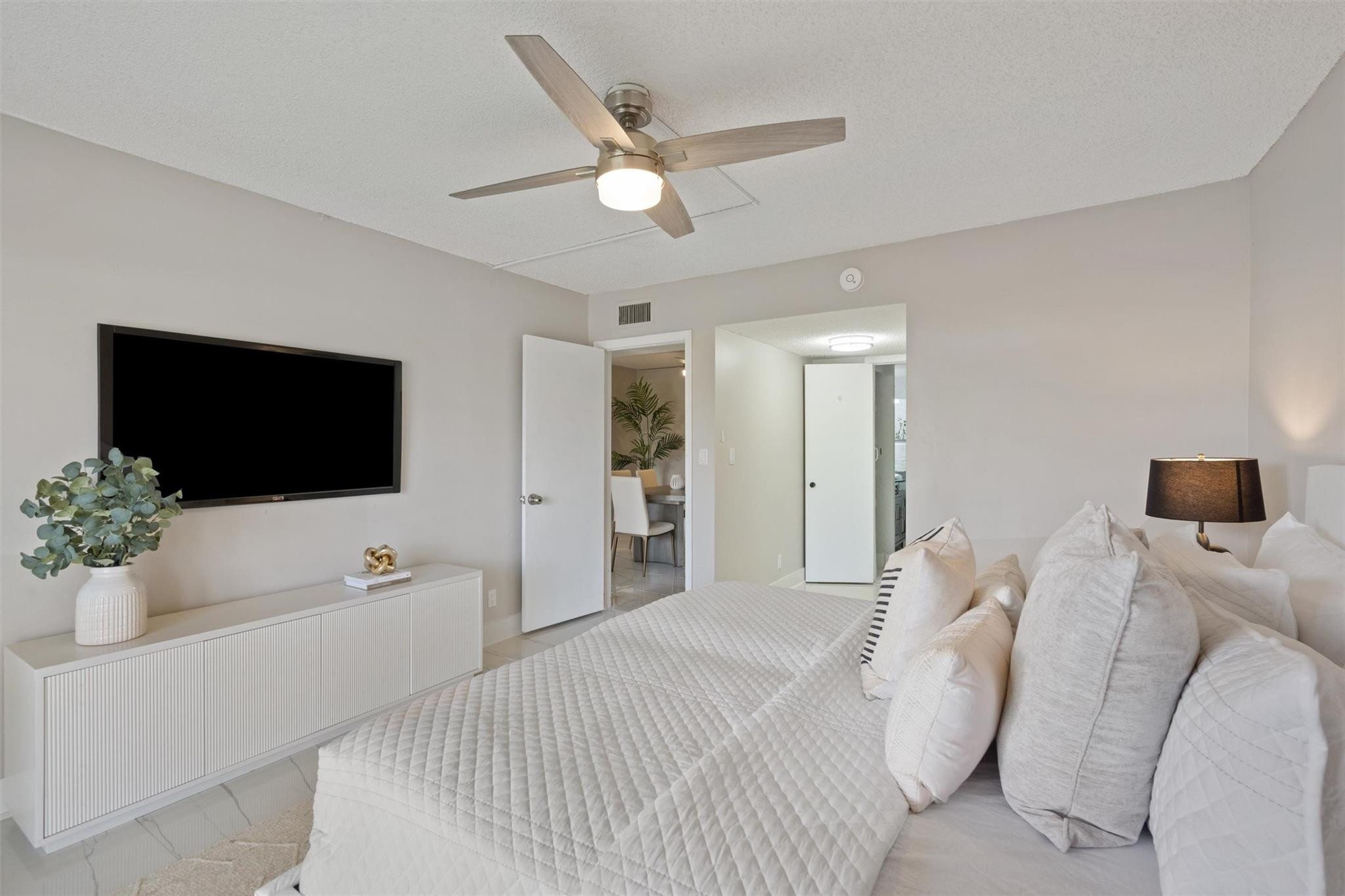 4013 N Ocean Drive 107 Property Photo 20