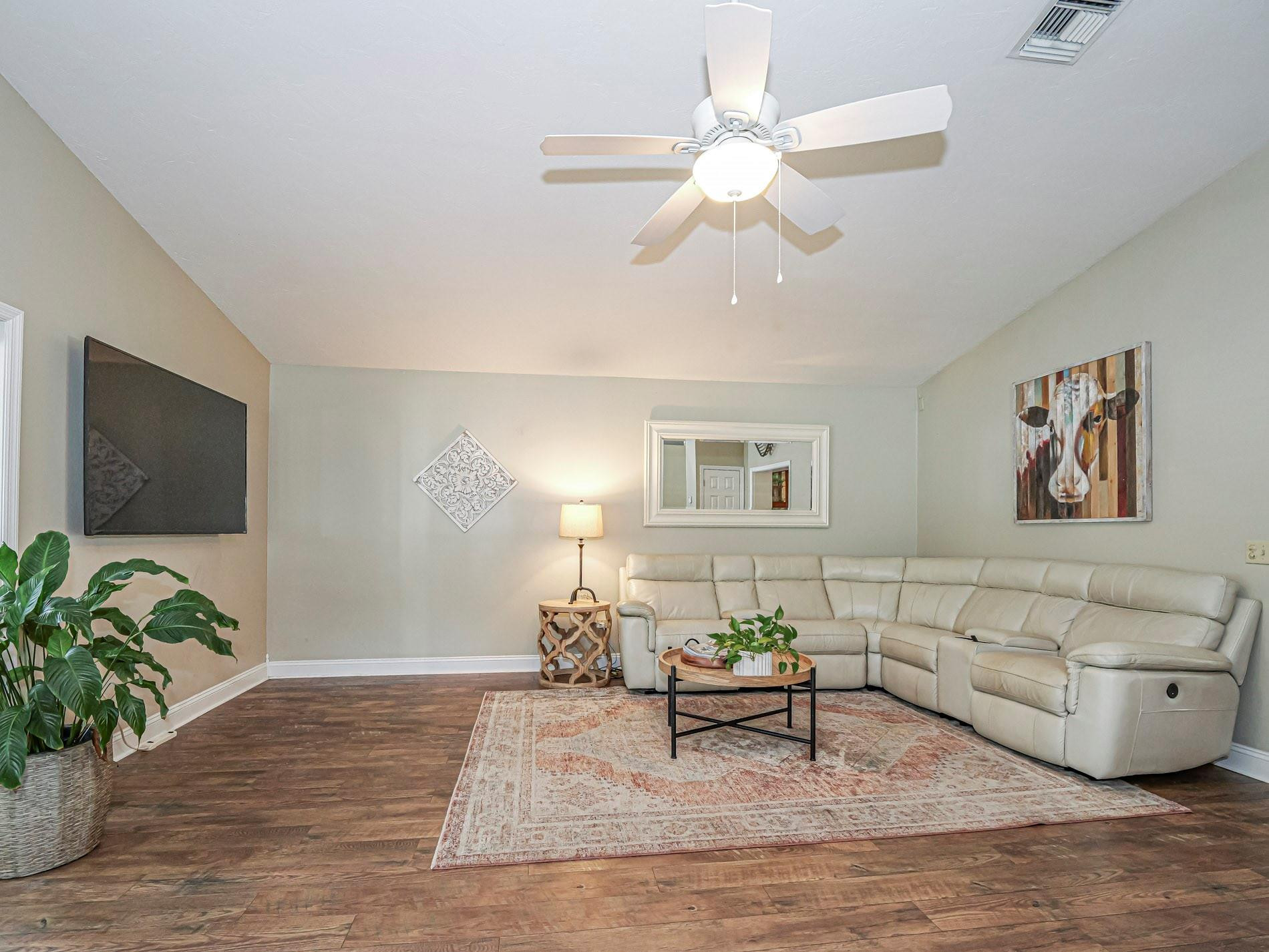 2180 Seville Avenue Property Photo 8