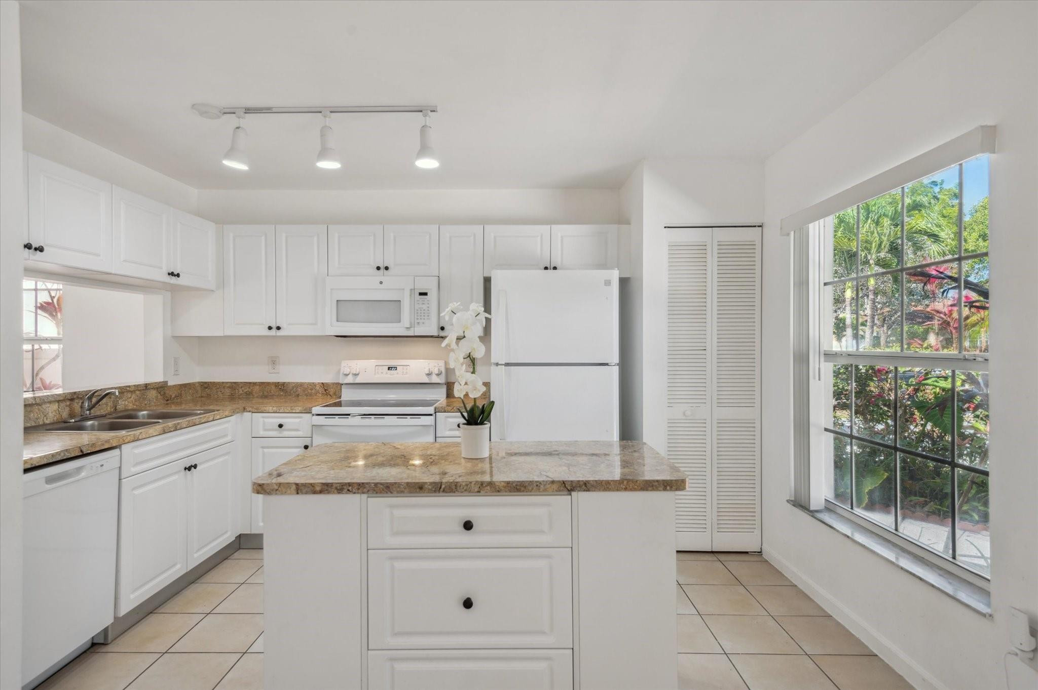 10845 Nw 46th Drive Property Photo 11