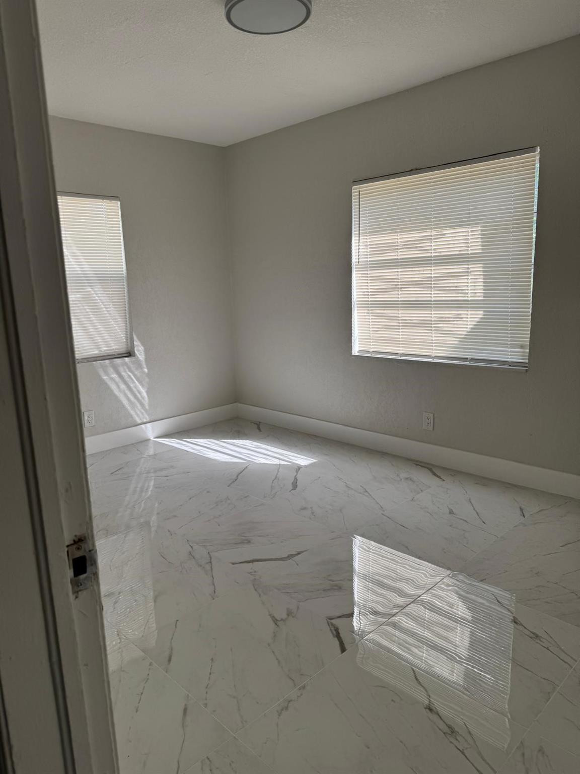2423 Scott Street Property Photo 11