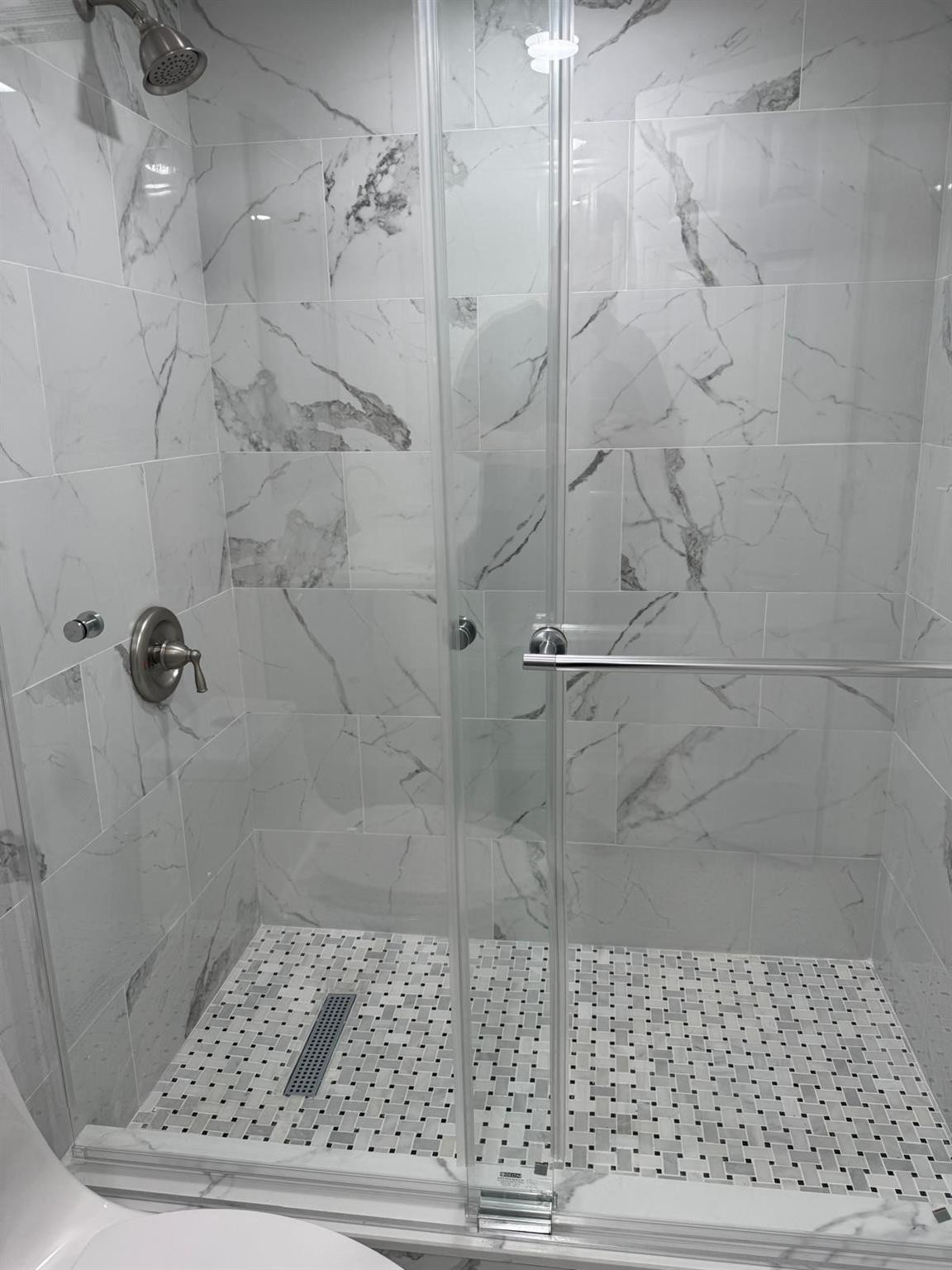 2423 Scott Street Property Photo 17
