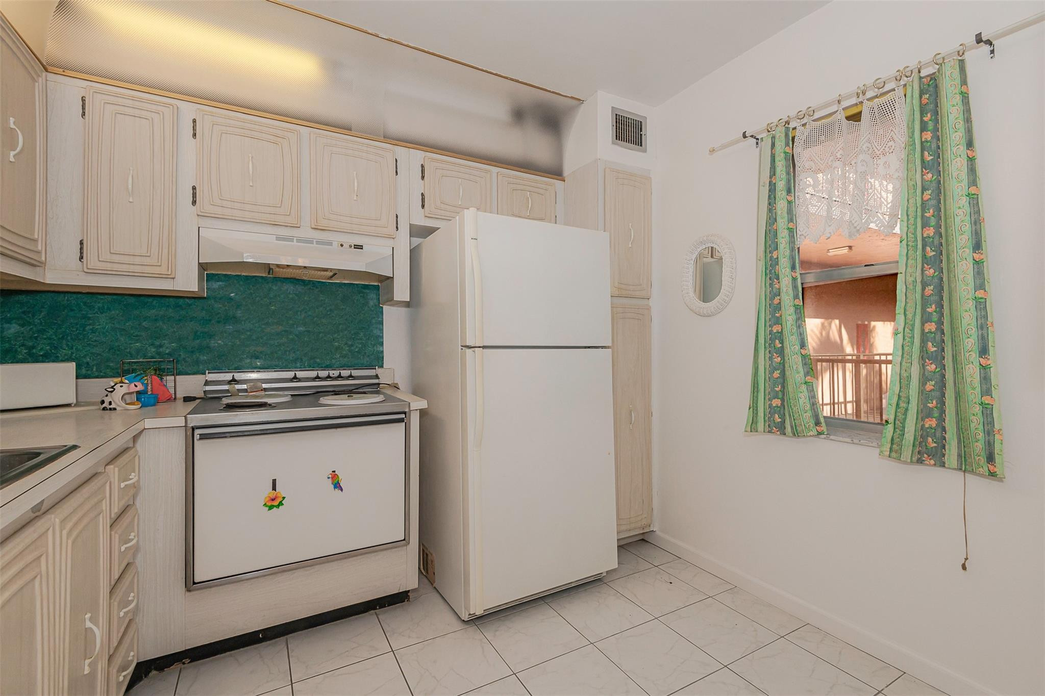 2861 Somerset Drive 317 Property Photo 2