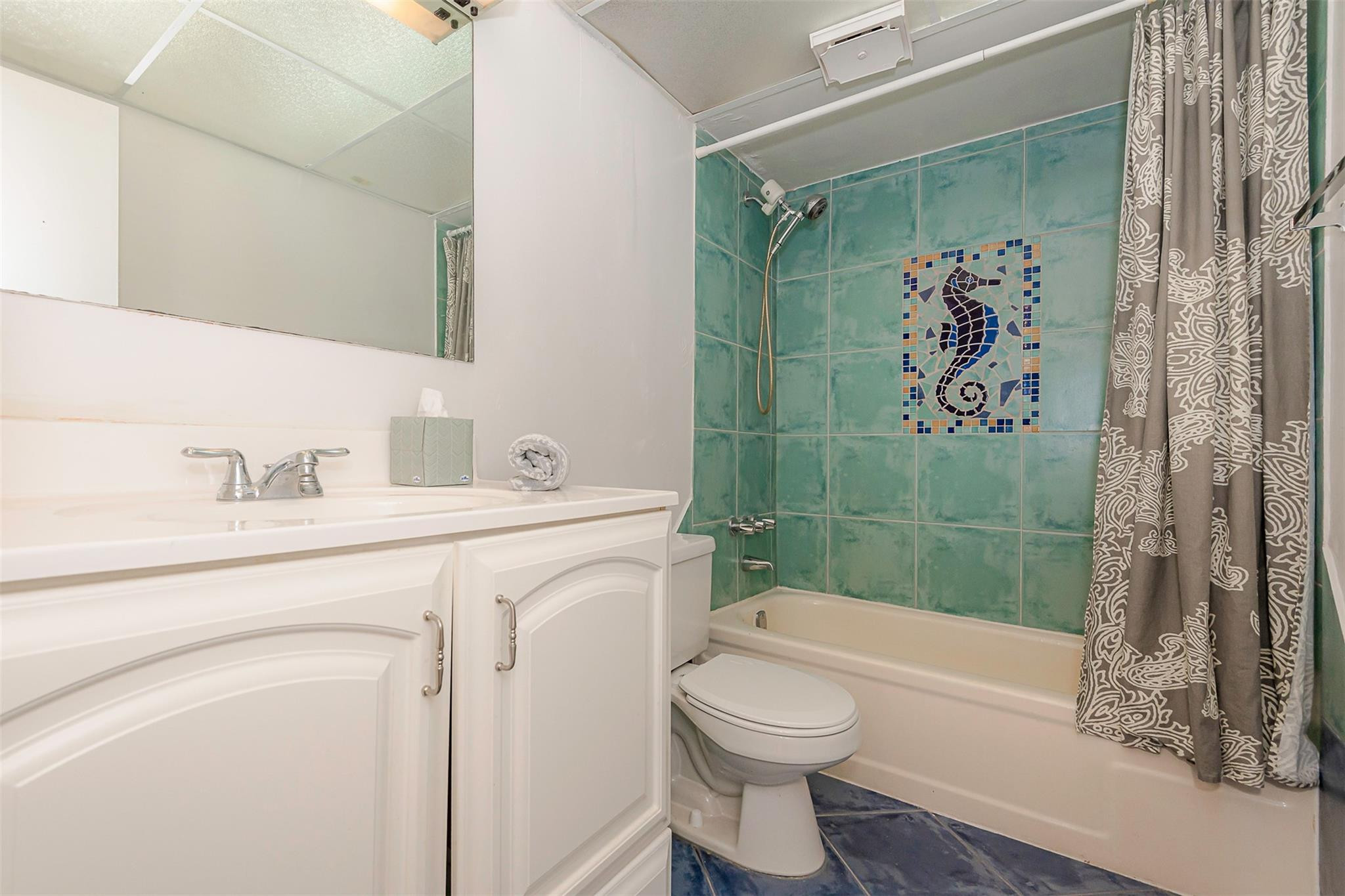 2861 Somerset Drive 317 Property Photo 4