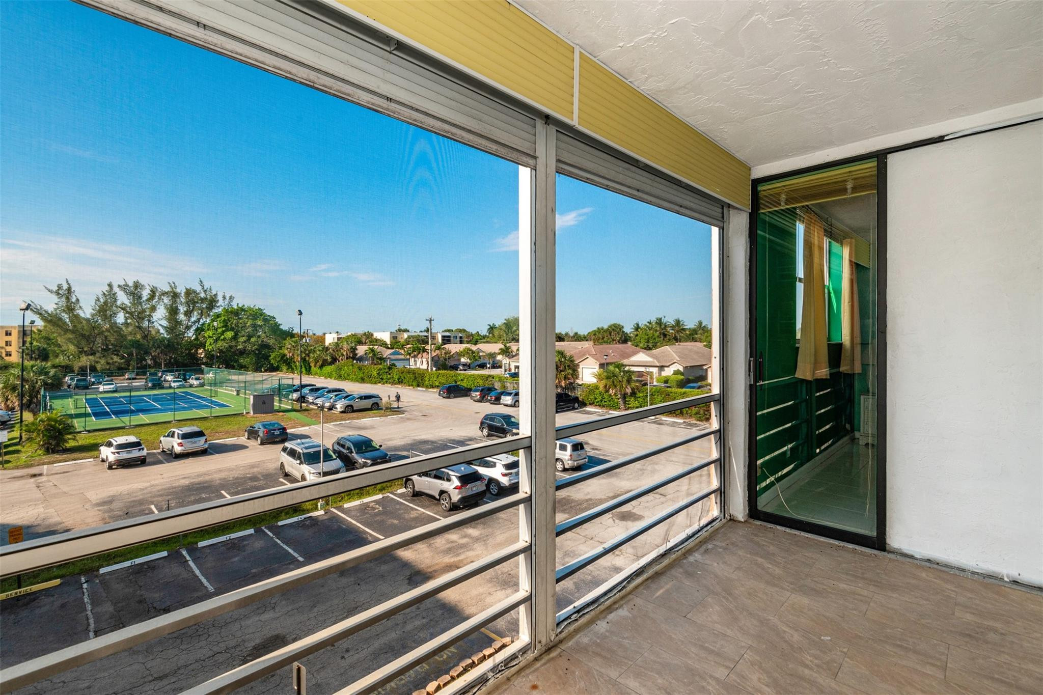 2861 Somerset Drive 317 Property Photo 5