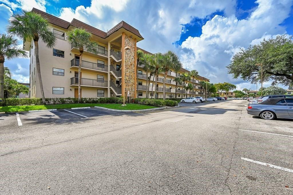 6095 N Sabal Palm Boulevard 212 Property Photo 1
