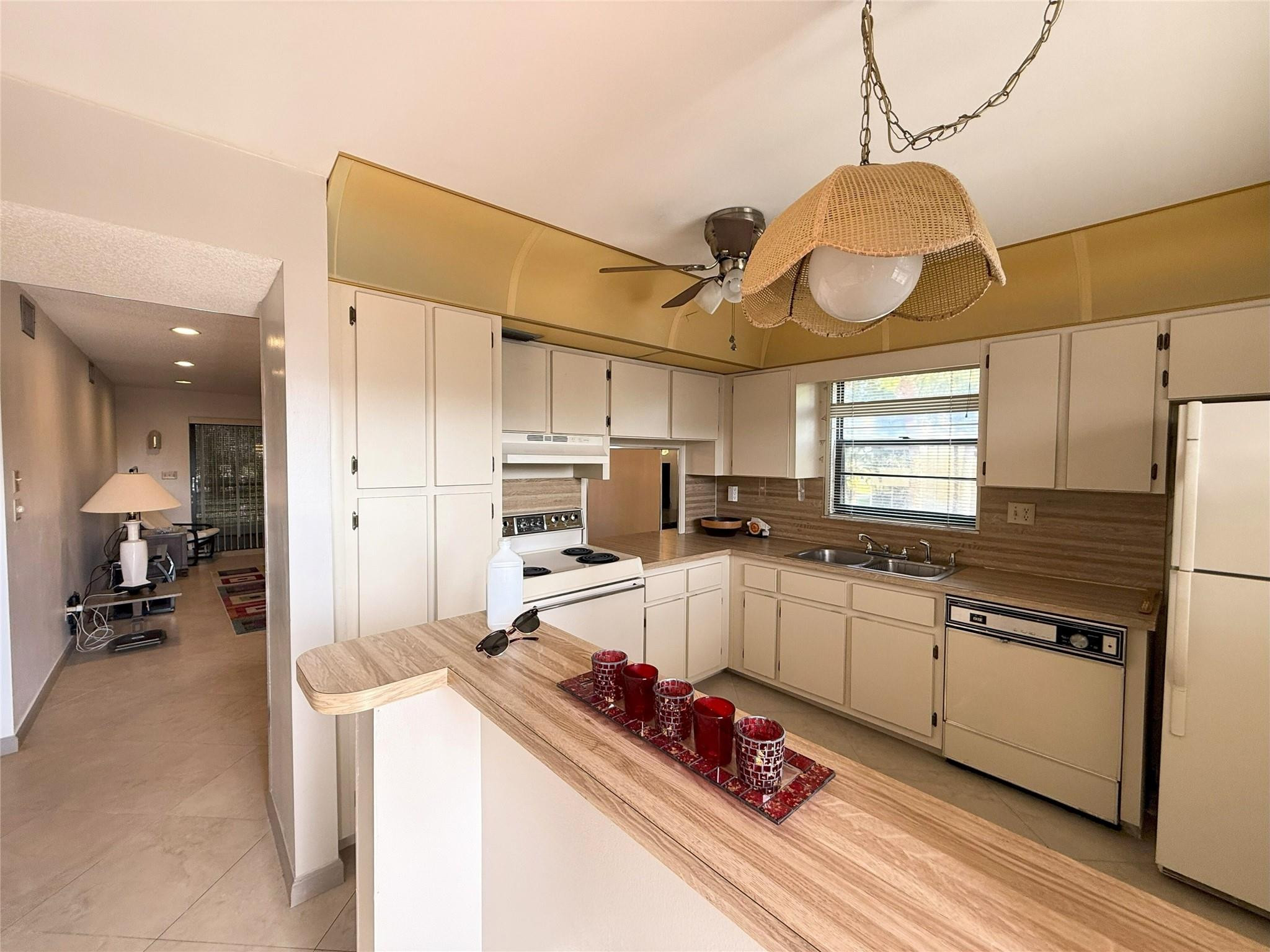 6095 N Sabal Palm Boulevard 212 Property Photo 12