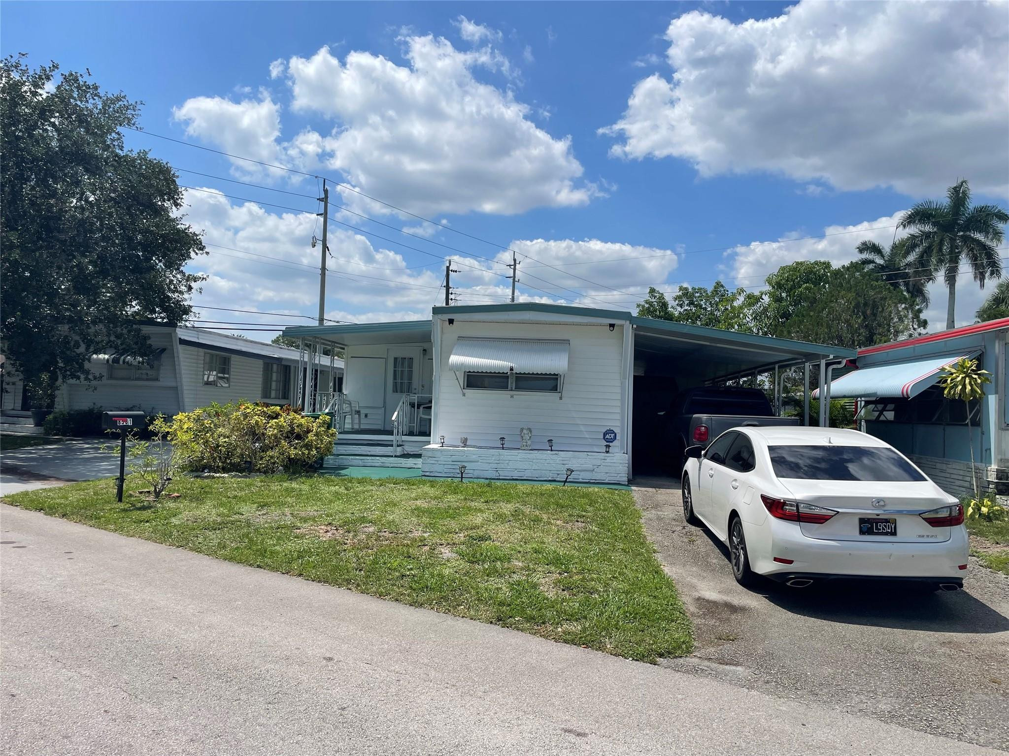 8581 SW 20th Place Property Photo 1