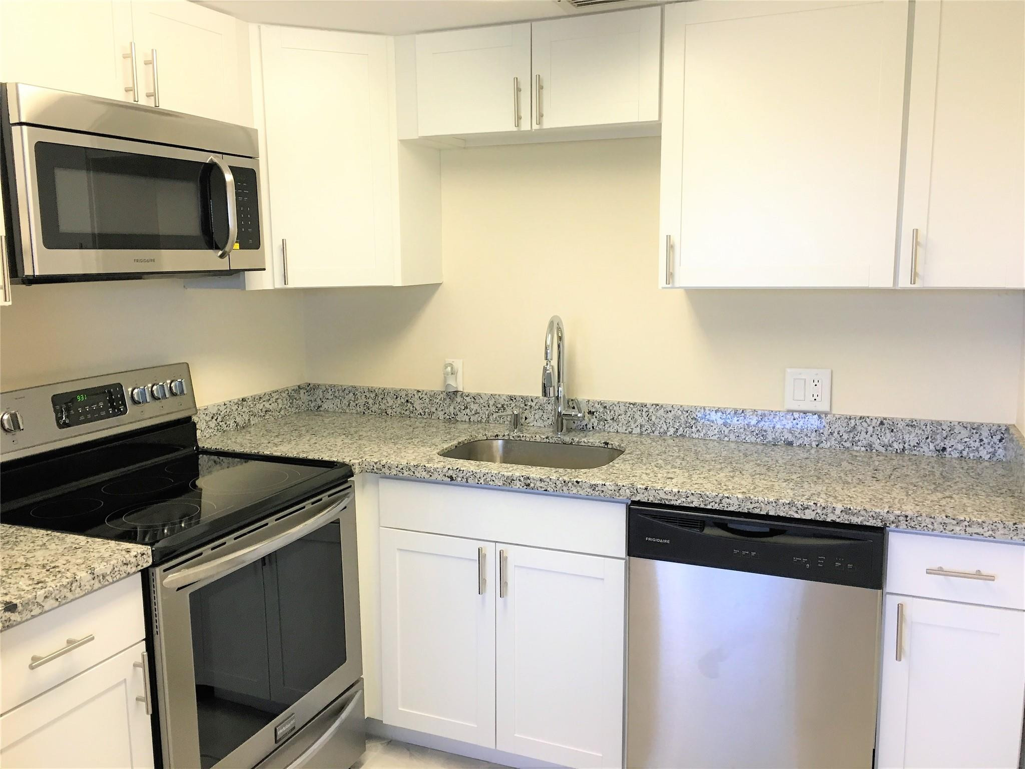 551 Sw 135th Avenue 405b Property Photo 3