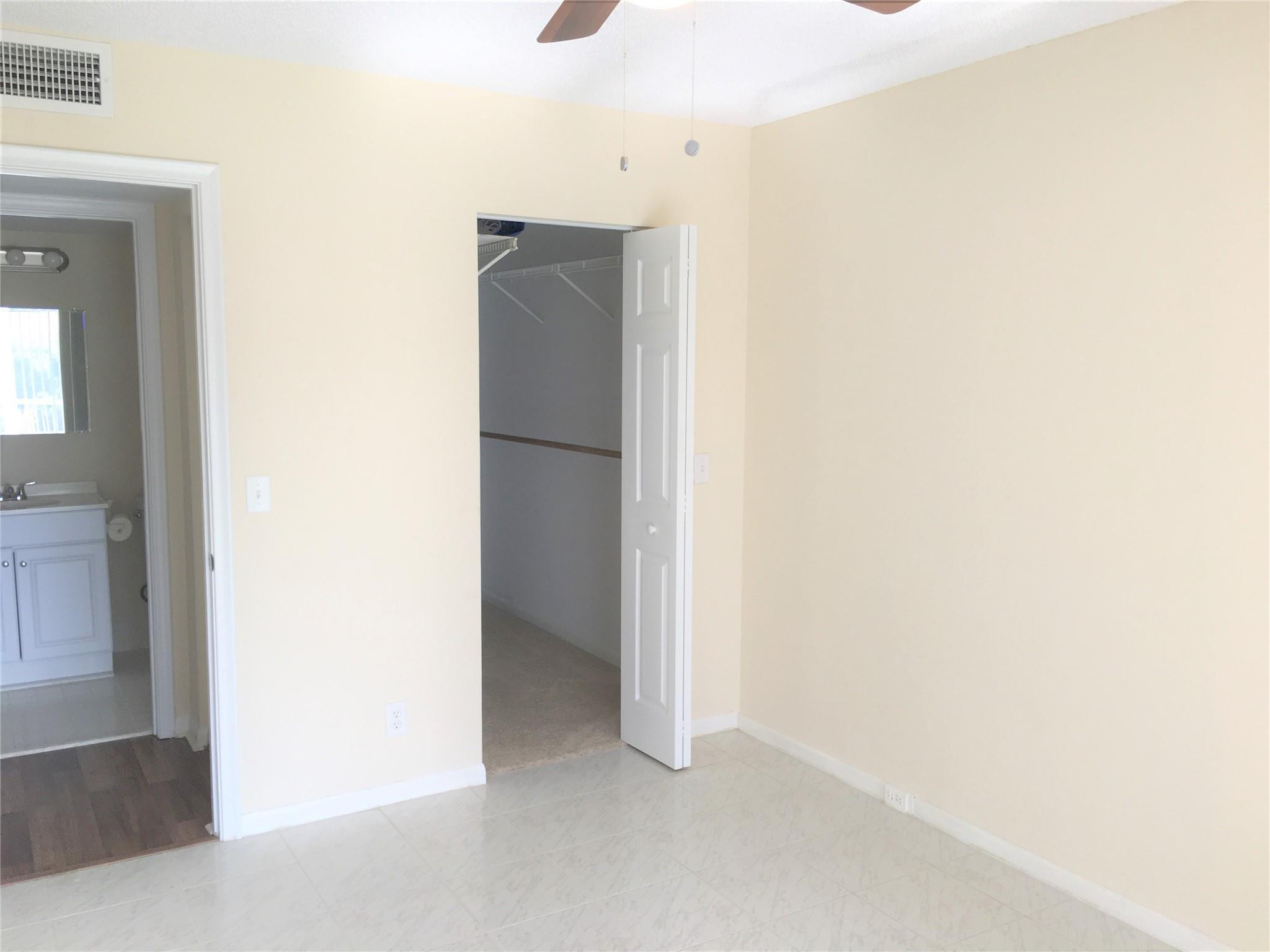 551 Sw 135th Avenue 405b Property Photo 23